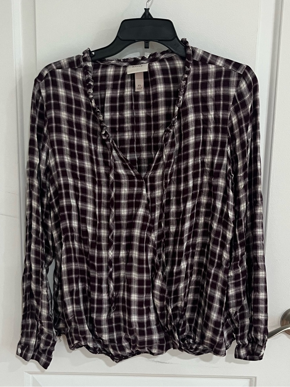 Knox Rose Black & White Plaid V-Neck Blouse